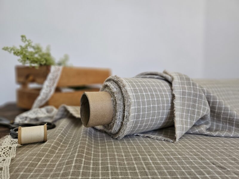 Naturāls ar piena baltām rūtīm (1x1 cm)