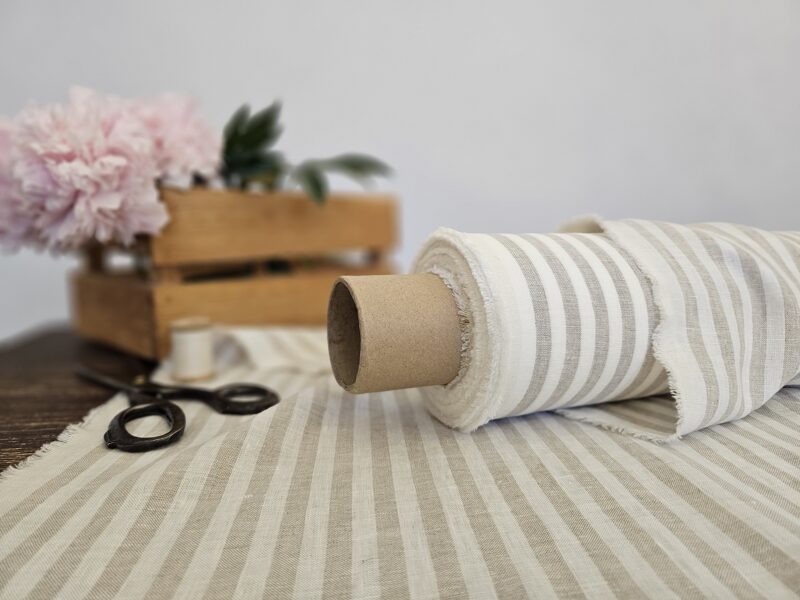 Naturāls ar piena baltām svītrām 205 g/m² (1x1 cm)