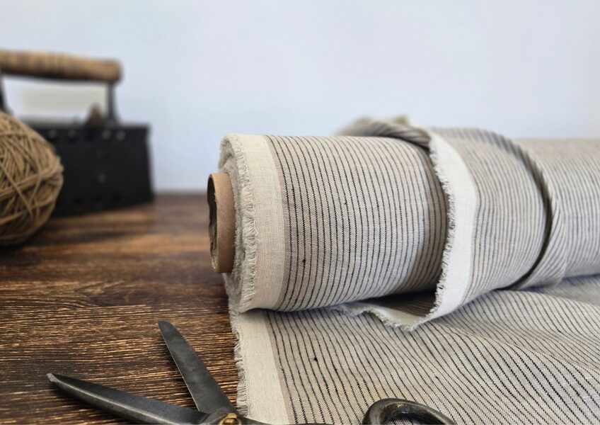 Brūns ar melnām svītrām 150 g/m²