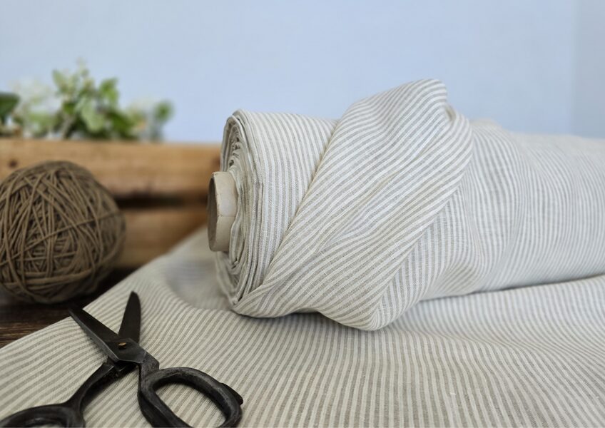 Naturāls ar piena baltām šaurām svītrām 290cm (3x3mm)