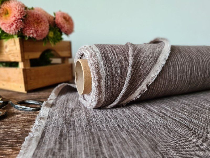 Brūns ar baltām svītrām 205 g/m²